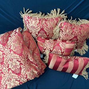 Raymond Waites Comforter and Pillow Set